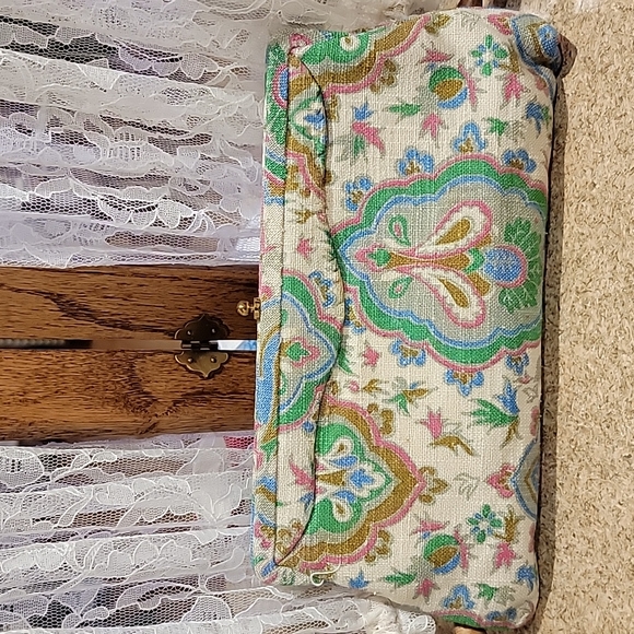 VINTAGE MEL-TON TAPESTRY CLUTCH BEAUTIFUL - Picture 1 of 7